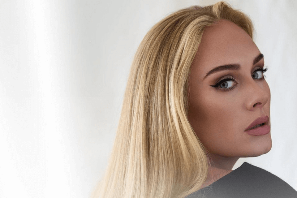 Adele: “Grazie ai miei amici gay sono diventata una donna forte”