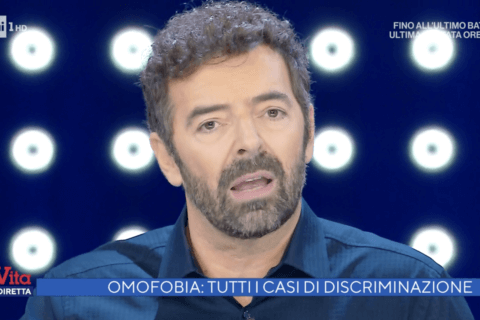 Alberto Matano fa coming out a La Vita in Diretta: "L'omofobia? Vissuta sulla mia pelle" - Alberto Matano gay - Gay.it