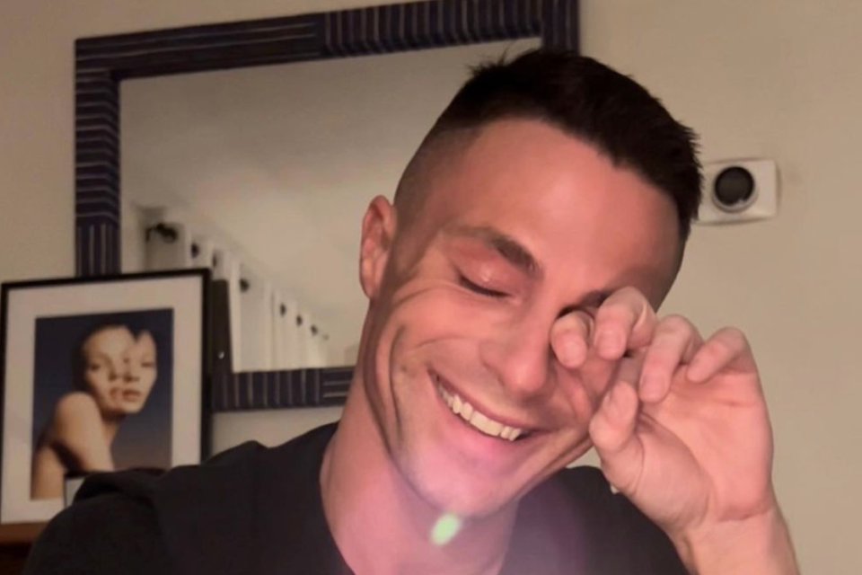 Colton Haynes in lacrime festeggia i tre anni di sobrietà