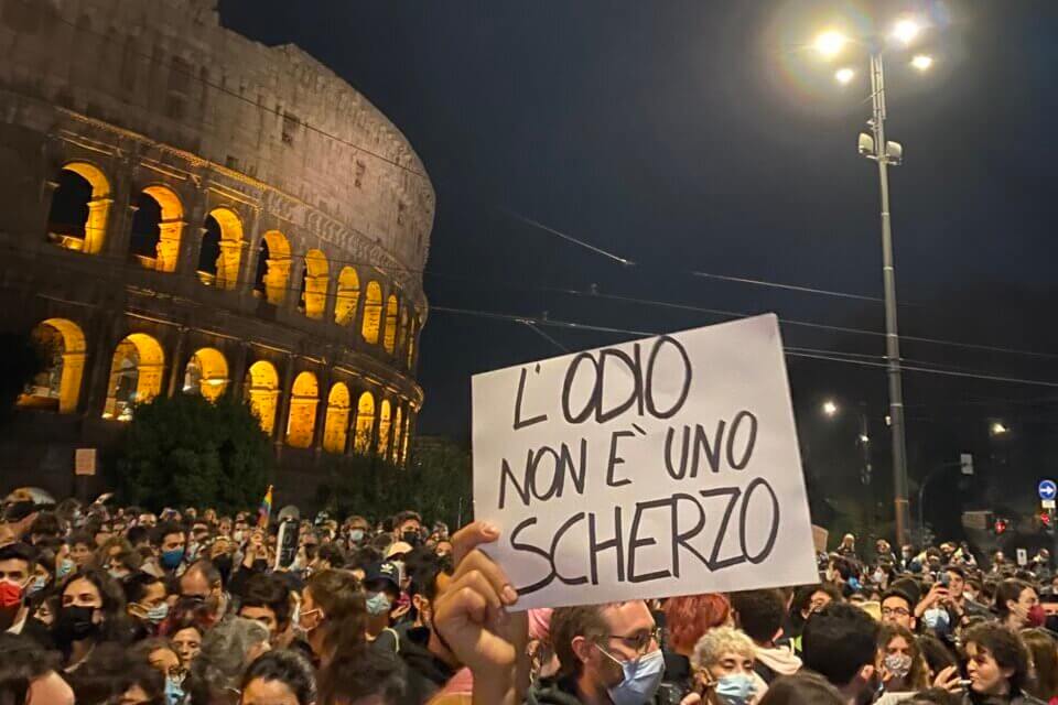 DDL Zan, a cosa potrebbe servire una raccolta firme di iniziativa popolare? - DDL Zan 1 - Gay.it