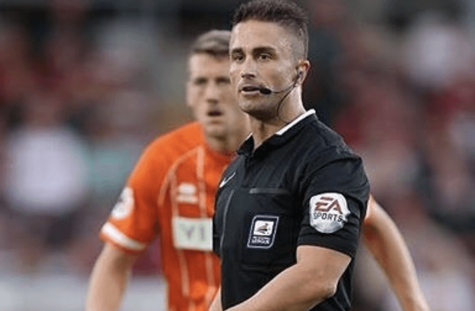 James Adcock, l’arbitro inglese fa coming out