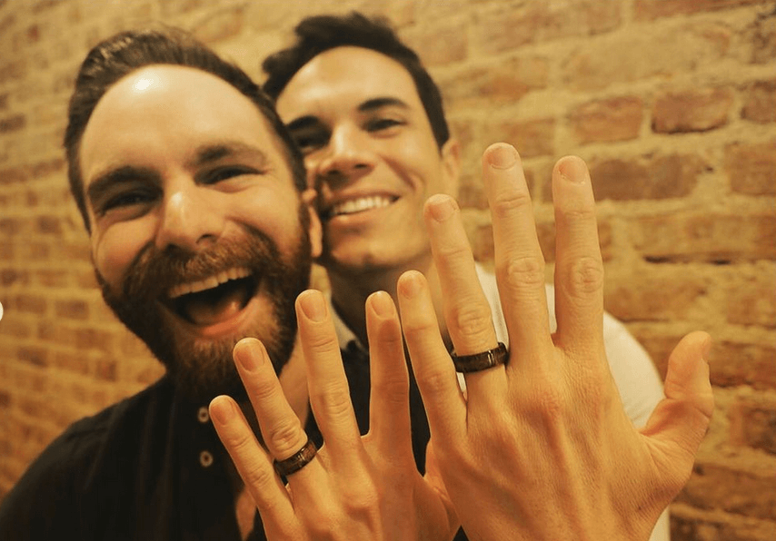 Jason Gotay di Gossip Girl ha sposato l’amato Michael Hartung