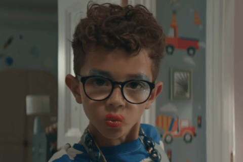La mamma del bimbo truccato nello spot John Lewis replica agli omofobi: "Siete voi ad avere un problema" - John Lewis - Gay.it
