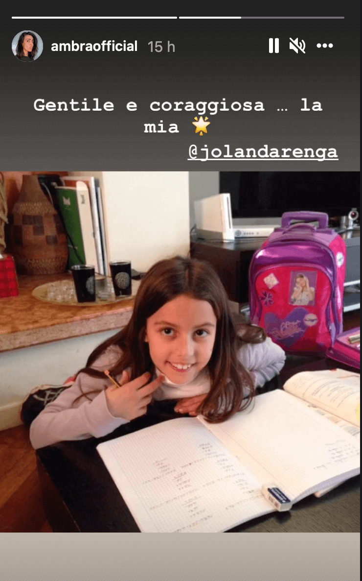La GenZ rende inutile Striscia la Notizia, sul tapiro ad Ambra Angiolini la figlia ribalta tutto - Schermata 2021 10 14 alle 16.12.31 - Gay.it