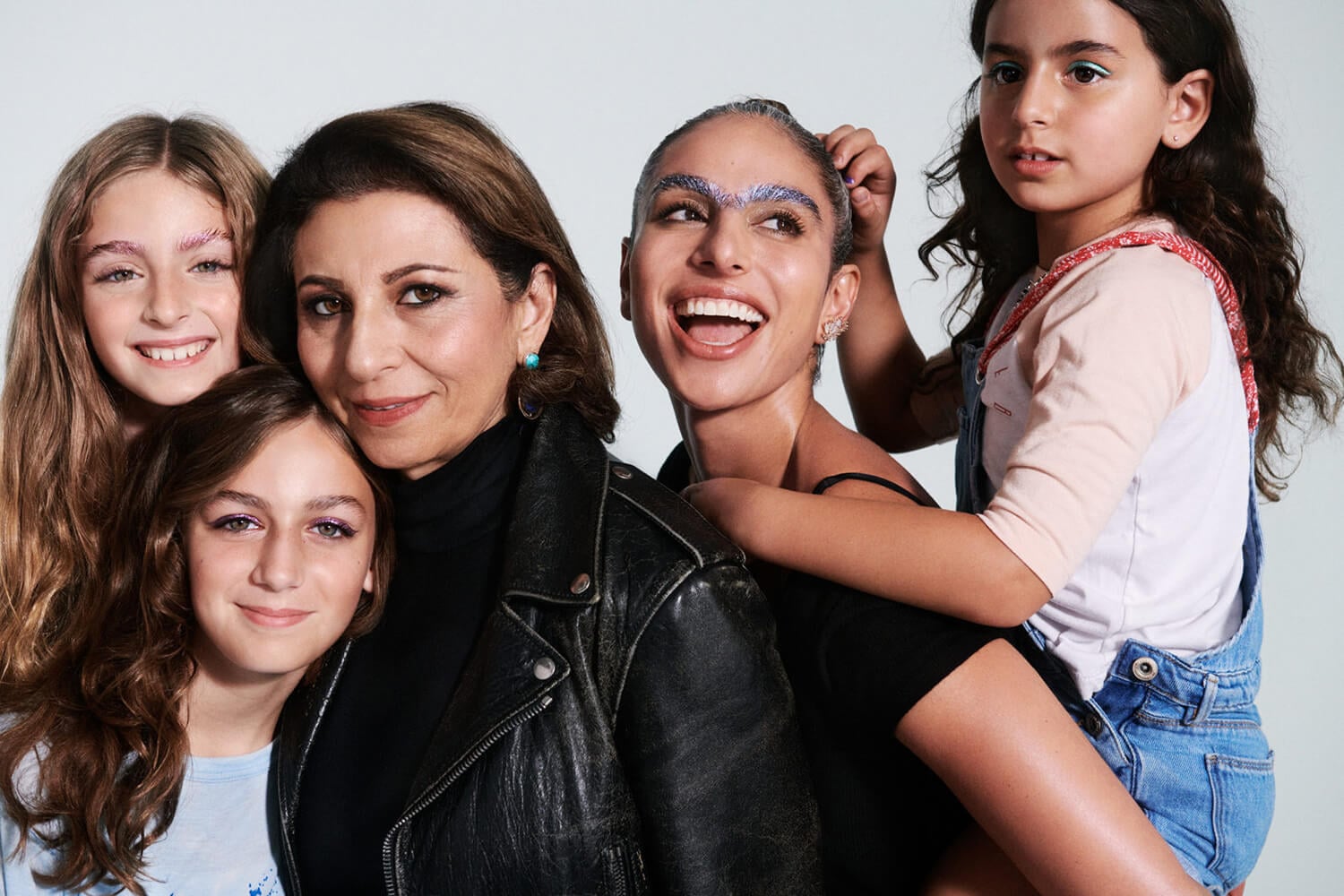 Shari Siadat, l’attivista persiana che difende il monociglio