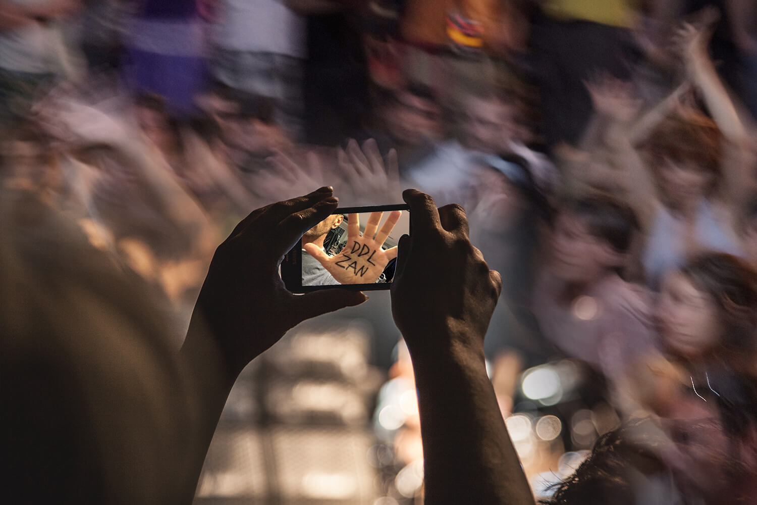 Postare sui social media non vi rende attivisti: il pericolo dell’attivismo performativo
