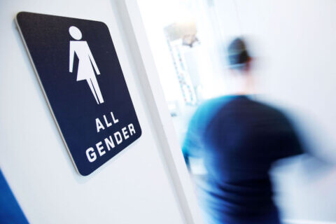 Piacenza, bagno no gender e assorbenti gratis in un liceo - bathroom gender - Gay.it
