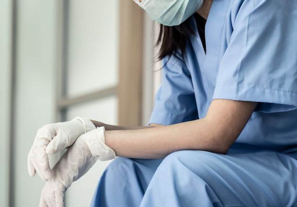 Infermiera molestata perché lesbica, condannato l’ospedale