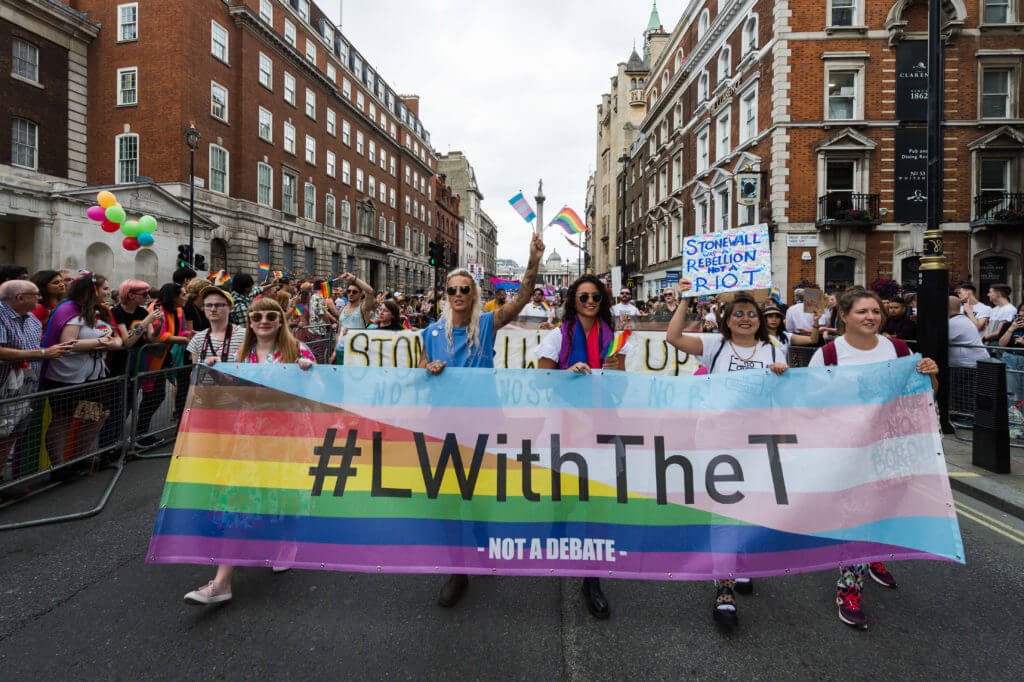 Gruppi anti-transgender: la LGB Alliance, senza T, guadagna il favore del primo ministro britannico Johnson