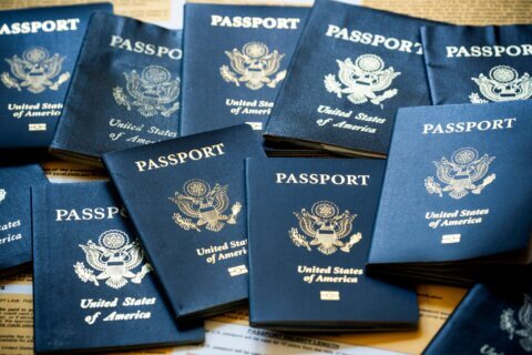 Intersessualità, passaporti USA con il terzo genere: uomo o donna? Ecco anche la lettera X - merlin 176581281 ae8e0d9d 63f3 45b2 83c5 bbafd1afb1a0 superJumbo - Gay.it