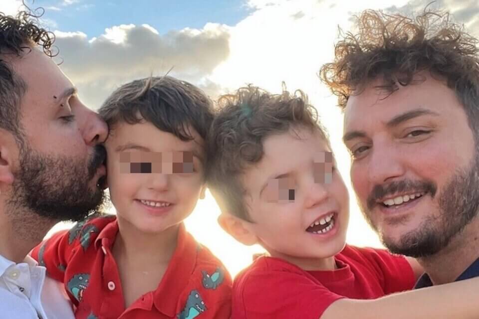 Papà per Scelta al Governo Meloni: “Non riconoscere i nostri figli non risolve il debito pubblico, è solo discriminazione”