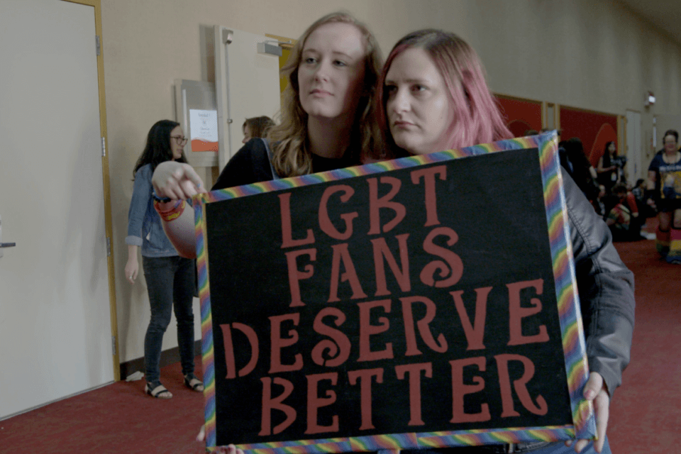 Queer baiting e altre tendenze tossiche dei media: quando il queer aumenta lo share