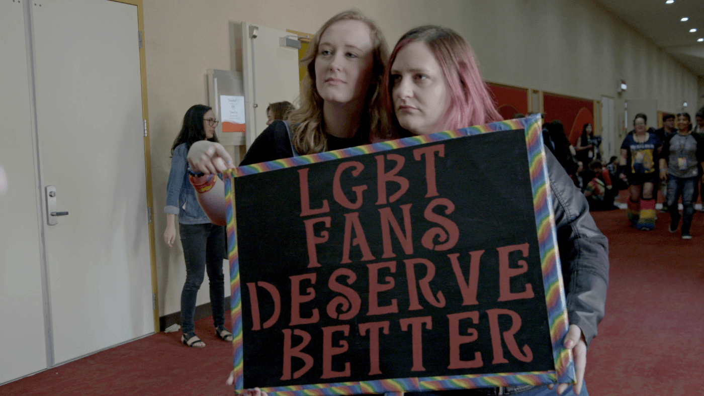 Queer baiting e altre tendenze tossiche dei media: quando il queer aumenta lo share