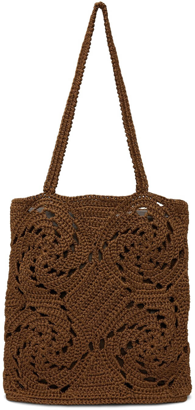 Borse per l'inverno: ci piace portarla doppia come Sarah Jessica Parker - situationist brown knit seense - Gay.it