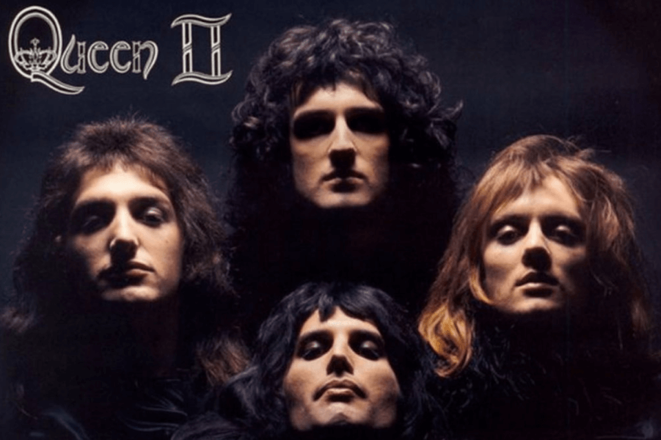 Brian May delira. “Oggi come oggi i Queen sarebbero costretti ad avere una persona trans nella band”