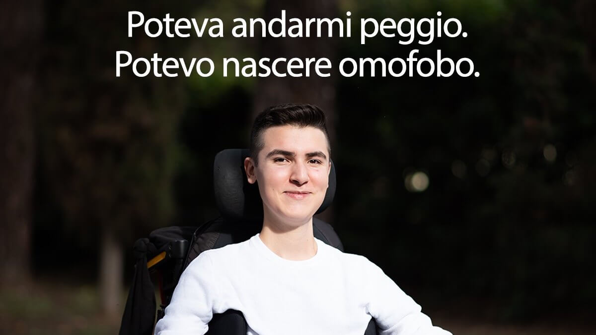 “Poteva andarmi peggio, potevo nascere omofobo”. L’autoironica campagna dei ragazzi disabili