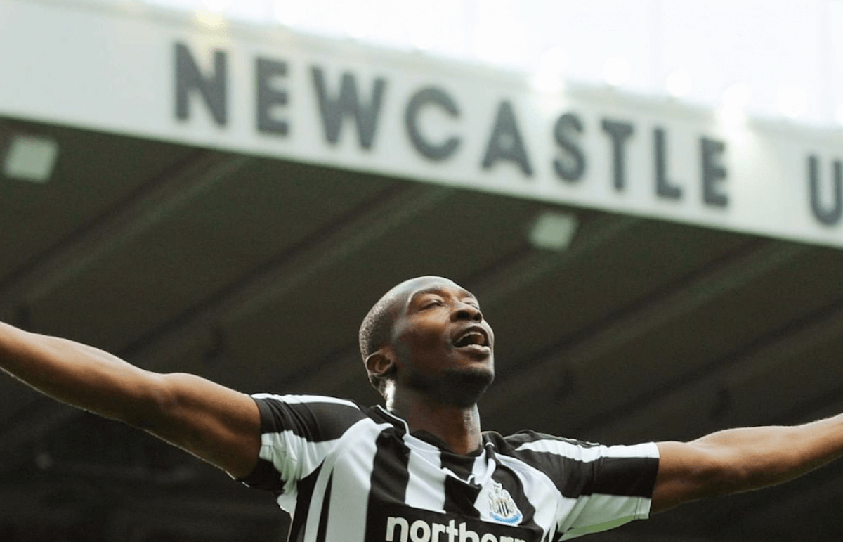 Tifosi LGBT inglesi protestano contro i nuovi proprietari sauditi del Newcastle