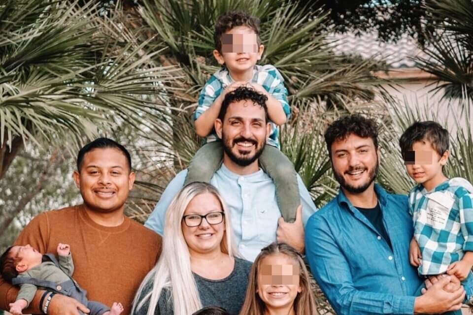 Papà per Scelta: "Questa è la GPA, nessuna costrizione nè sfruttamento. Siamo una grande famiglia" - Papa per Scelta - Gay.it