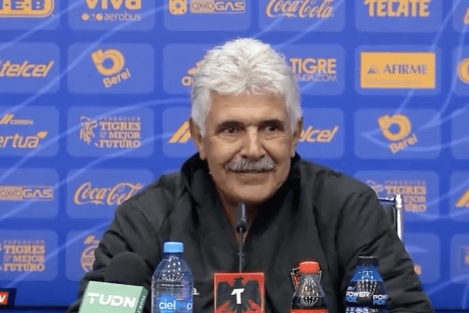 Messico, l’allenatore del FC Juarez ai giornalisti: “Chi è il primo fr*cio che vuole farmi una domanda?” – VIDEO