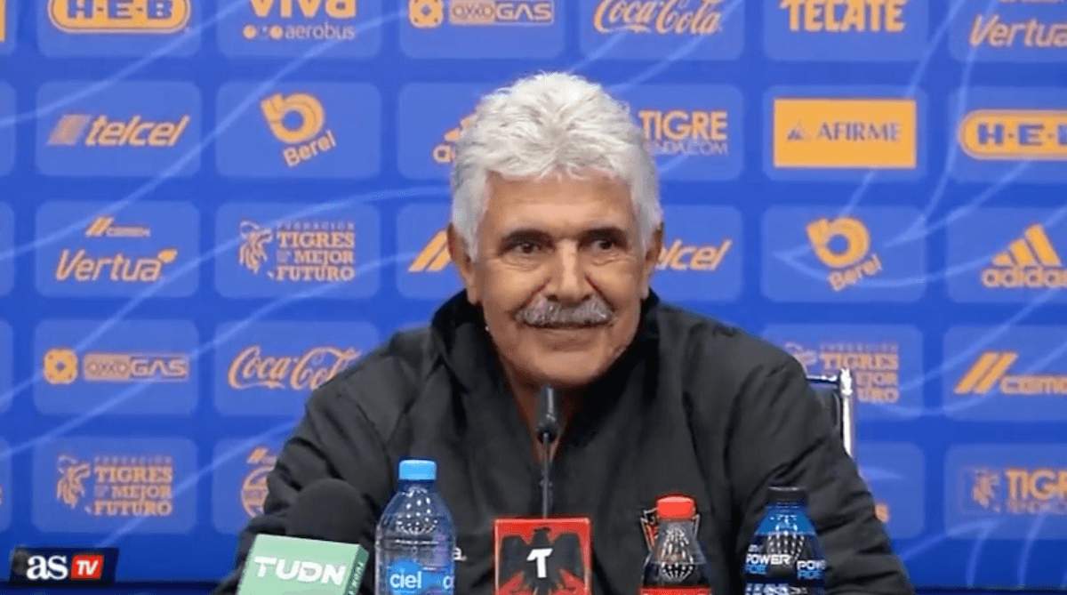 Messico, l’allenatore del FC Juarez ai giornalisti: “Chi è il primo fr*cio che vuole farmi una domanda?” – VIDEO