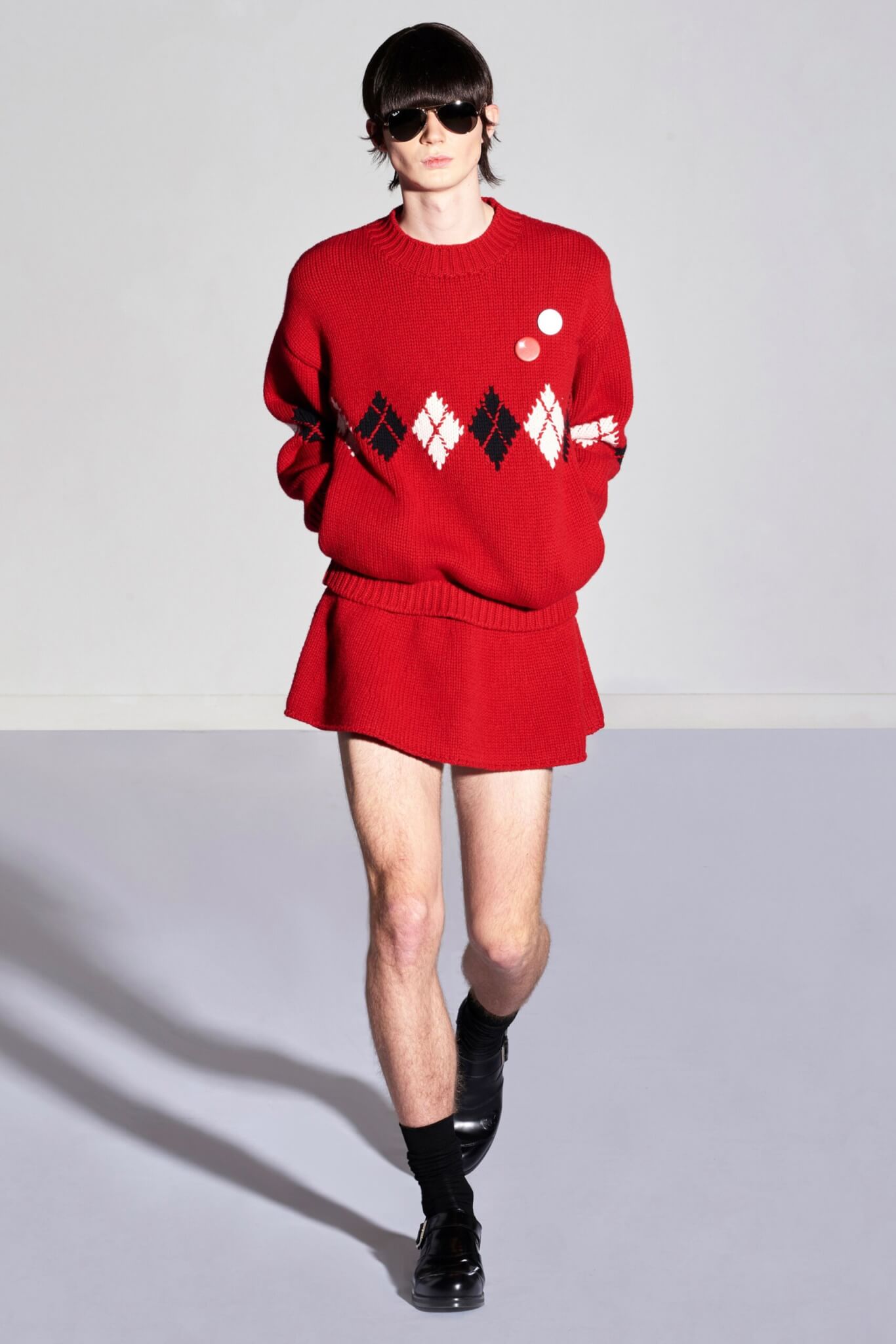 Moda genderless: ecco 15 look di libertà totale per l'inverno - STEFAN COOKE scaled - Gay.it