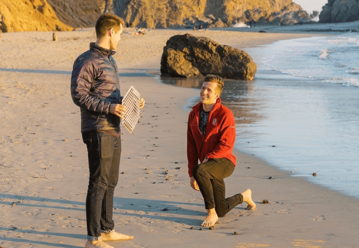 Specchi 3D al tramonto, la più romanticamente ingegnosa proposta di matrimonio dell’anno