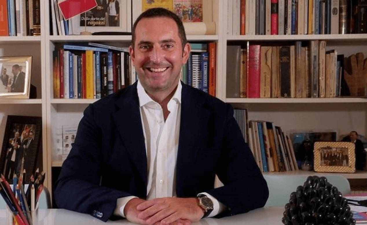 Tutti i coming out di personaggi famosi del 2021 - Vincenzo Spadafora - Gay.it