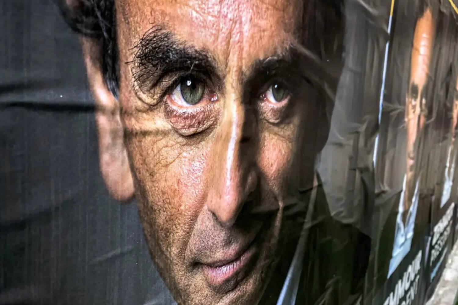 Chi è Éric Zemmour, il giornalista xenofobo, omofobo e misogino che insidia la riconferma di Macron all’Eliseo nel 2022