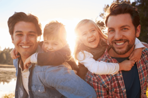 Milano, tribunale ordina la trascrizione: "Sì agli atti di nascita stranieri con due papà" - gay dad - Gay.it