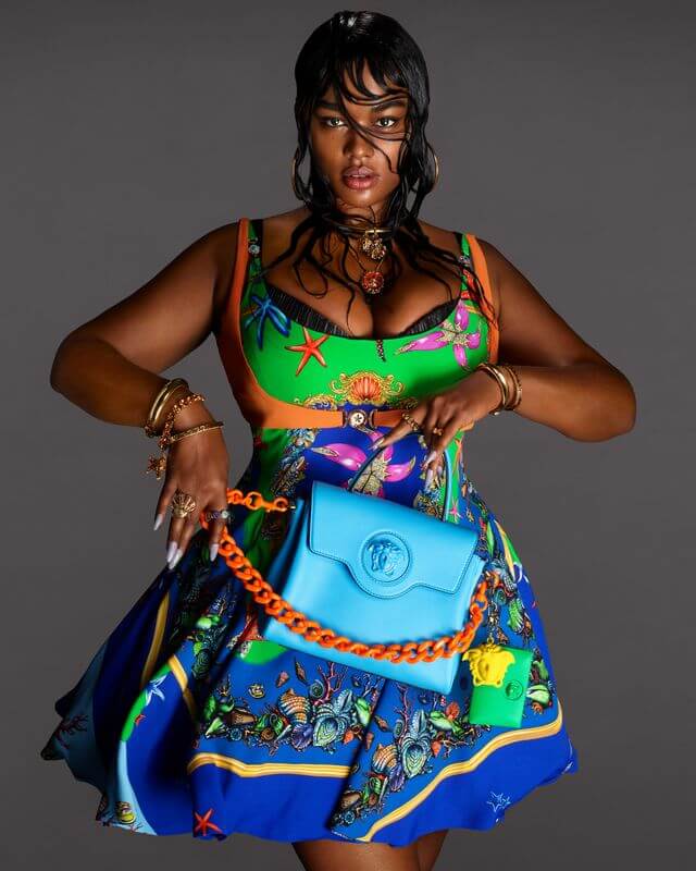 La moda è veramente inclusiva? - versace ss21 adv campaign 2 1621853074 - Gay.it