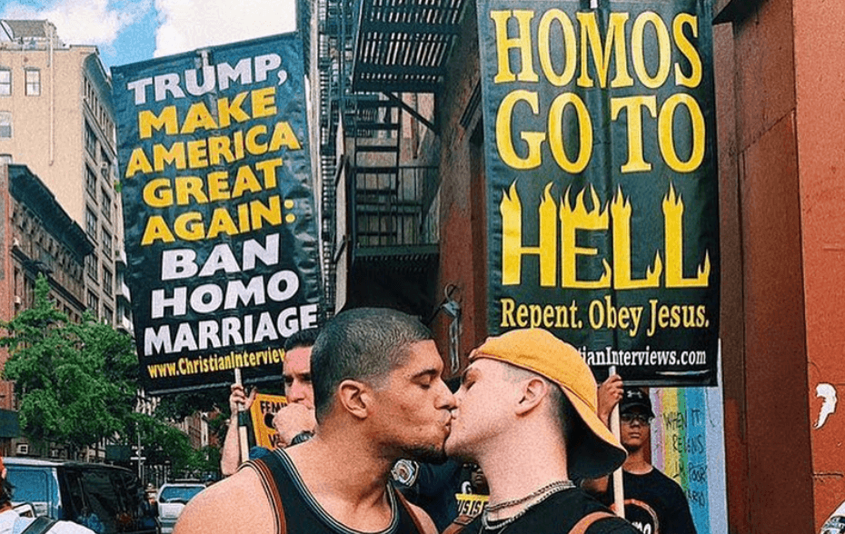 Anthony Bowens, il wrestler stronca i predicatori omofobi baciando il fidanzato - Anthony Bowens - Gay.it