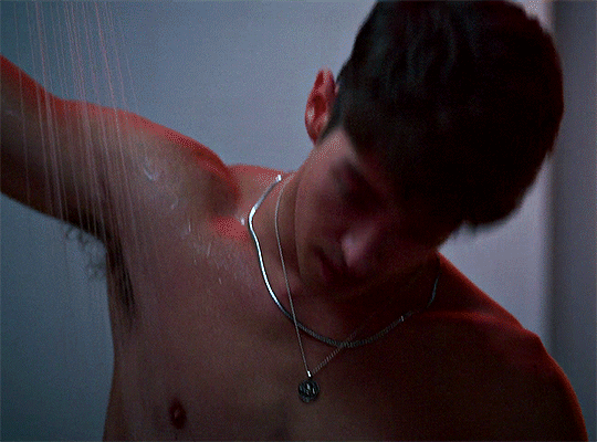 Le 11 scene "più hot" tra le serie tv del 2021 - Elite doccia 2 - Gay.it