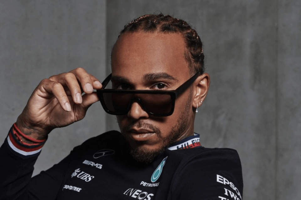 Formula Uno, Lewis Hamilton trionfa in Arabia Saudita e attacca: “Basta omotransfobia”