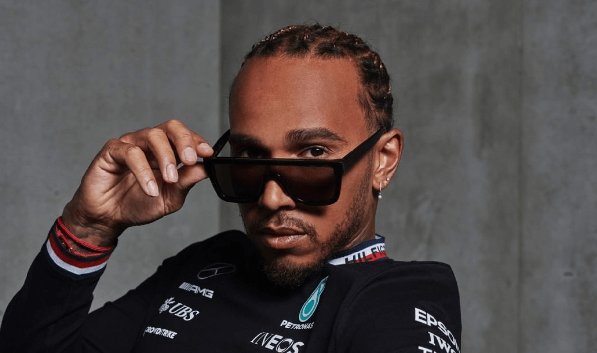 Formula Uno, Lewis Hamilton trionfa in Arabia Saudita e attacca: “Basta omotransfobia”