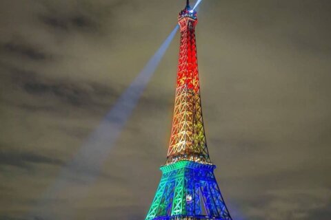 Francia, il ministro della giustizia si scusa per le leggi omofobe passate. Primo via libera al risarcimento - Parigi rainbow Pride - Gay.it