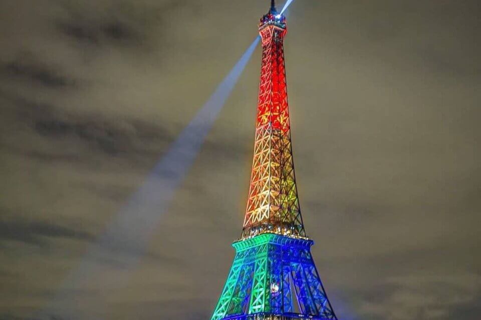 Francia, il ministro della giustizia si scusa per le leggi omofobe passate. Primo via libera al risarcimento