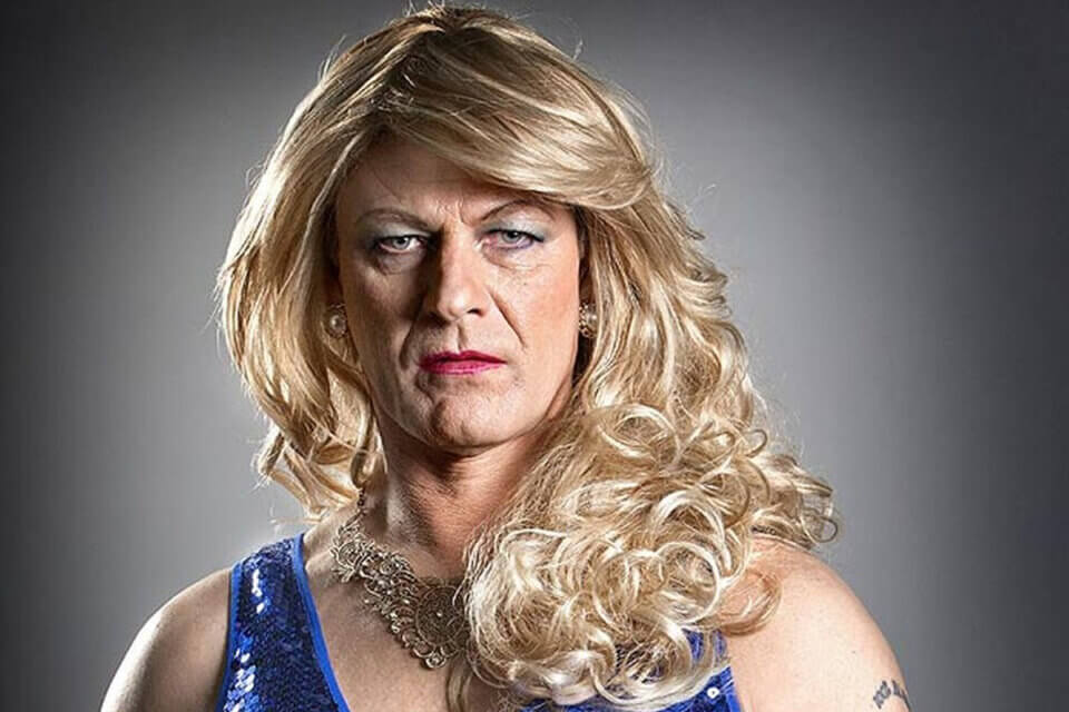 Sean Bean e il personaggio travestito interpretato in Accused: “Se lo facessi oggi ci sarebbe un putiferio”