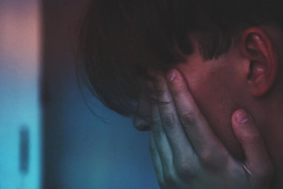 I tassi di depressione, ansia e ideazione suicidaria sono aumentati significativamente tra i giovani LGBTQ+ d’America