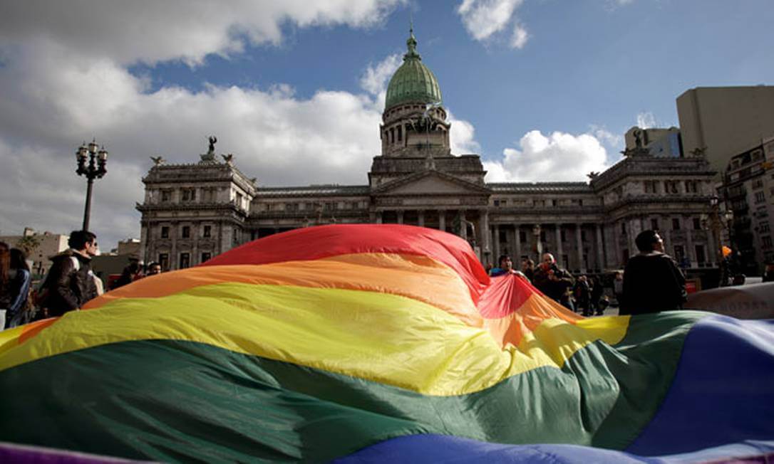 Essere LGBTQIA+ in Argentina, i dati del primo studio sulla popolazione queer