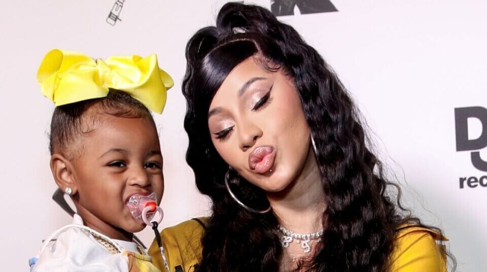Cardi B commenta il binarismo dei giochi per bambini: “Smettetela di essere così ottusi”