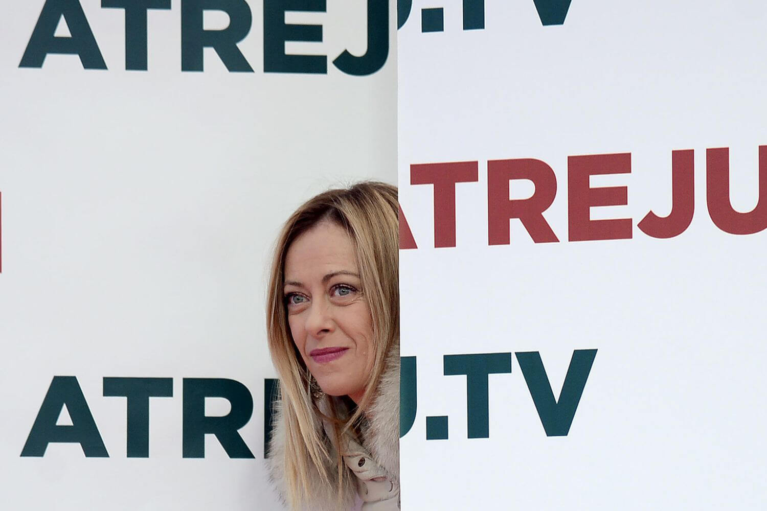 del delirio ideologico che vorrebbe cancellare la famiglia tradizionale giorgia meloni contro comunità LGBTQ