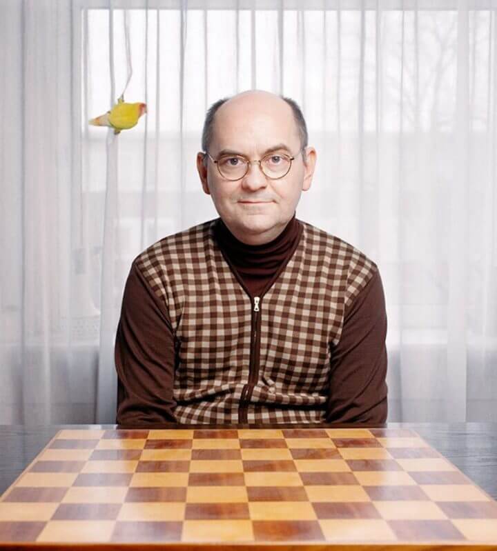 Intervista a Jouk Oosterhof: la fotografa che ha trasformato il suo vicino di casa in musa ispiratrice - ignant photography jouk ooster 008 e1499081205256 720x799 1 - Gay.it