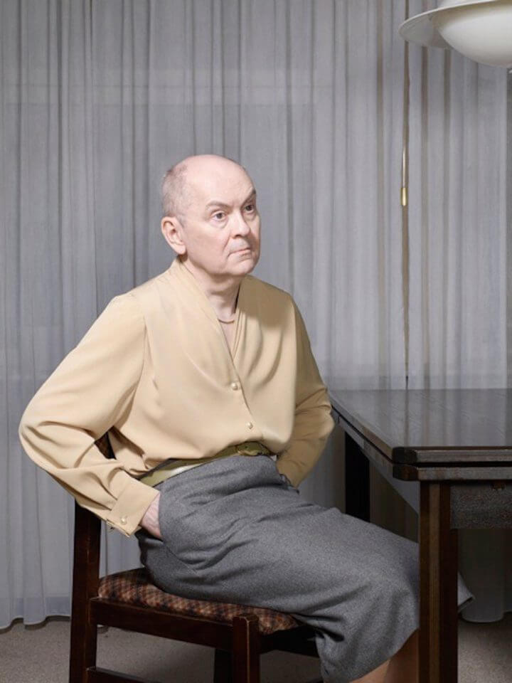 Intervista a Jouk Oosterhof: la fotografa che ha trasformato il suo vicino di casa in musa ispiratrice - ignant photography jouk oosterhof 6 720x960 1 - Gay.it