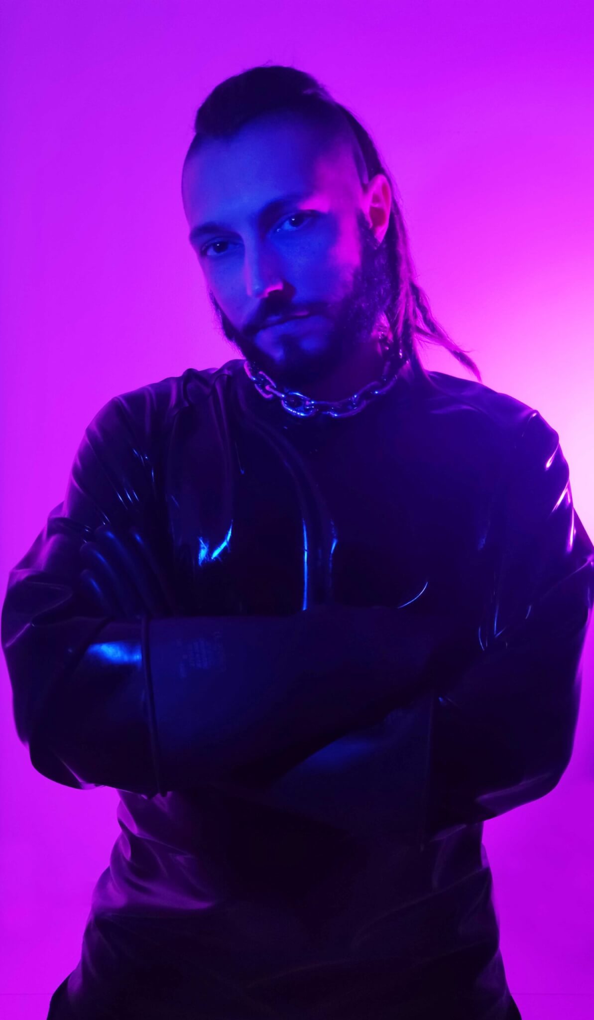 Nell'eros riversiamo il nostro vissuto: intervista a Pan, nuovo Mr Rubber Italia 2022 - pan alainnouchy3 scaled - Gay.it