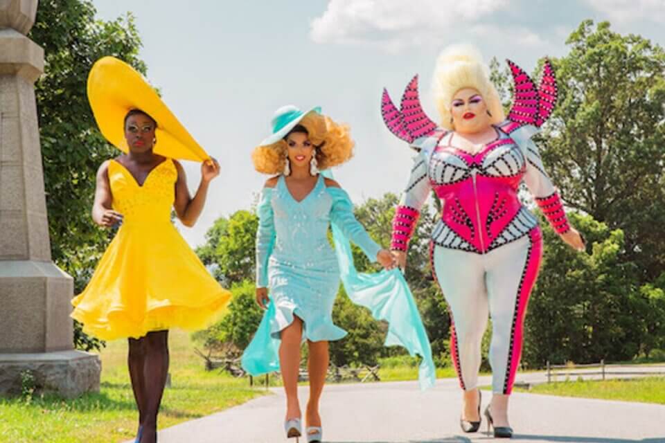 Negli USA l’odio colpisce le drag queen. Almeno 124 attacchi a Drag Show nel 2022