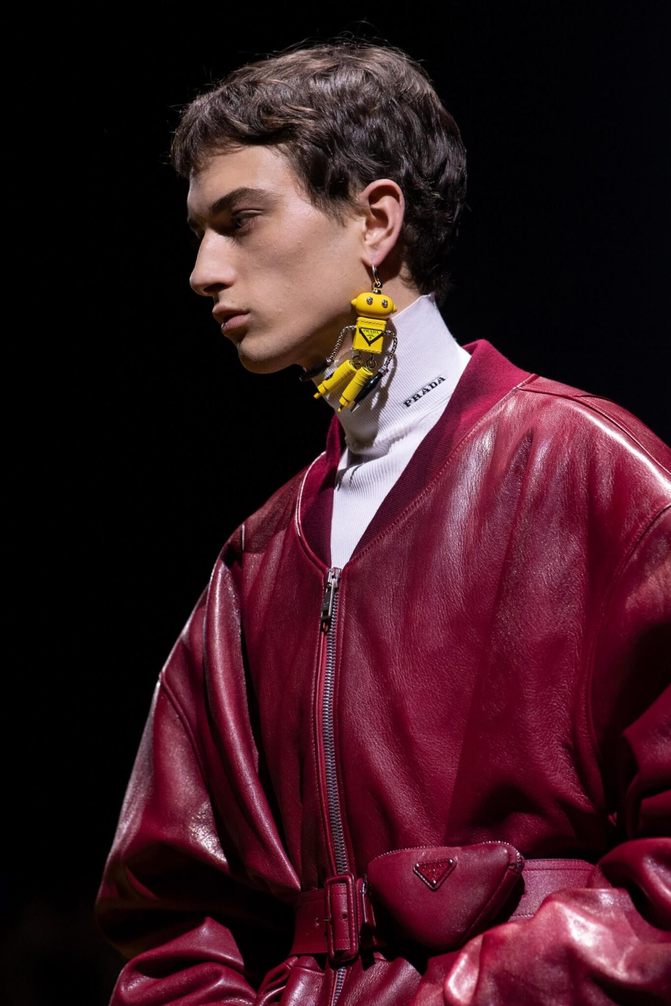 Prada Milano moda uomo orecchino autunno inverno 22-23