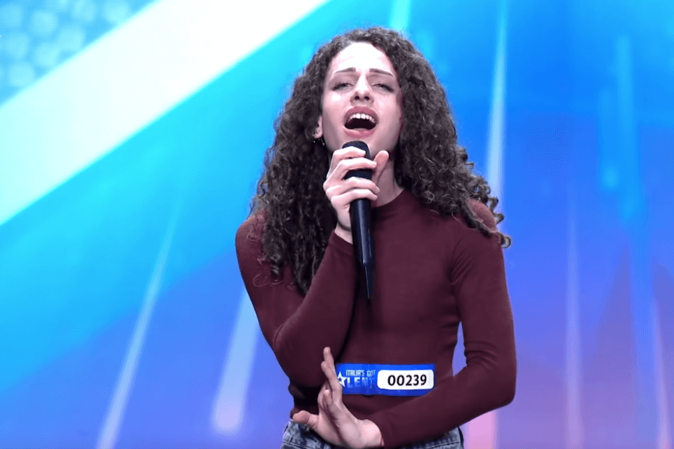 Italia's Got Talent 2022, Antonio Vaglica canta contro l'omotransfobia e vola in finale - VIDEO - Antonio Vaglica cover - Gay.it