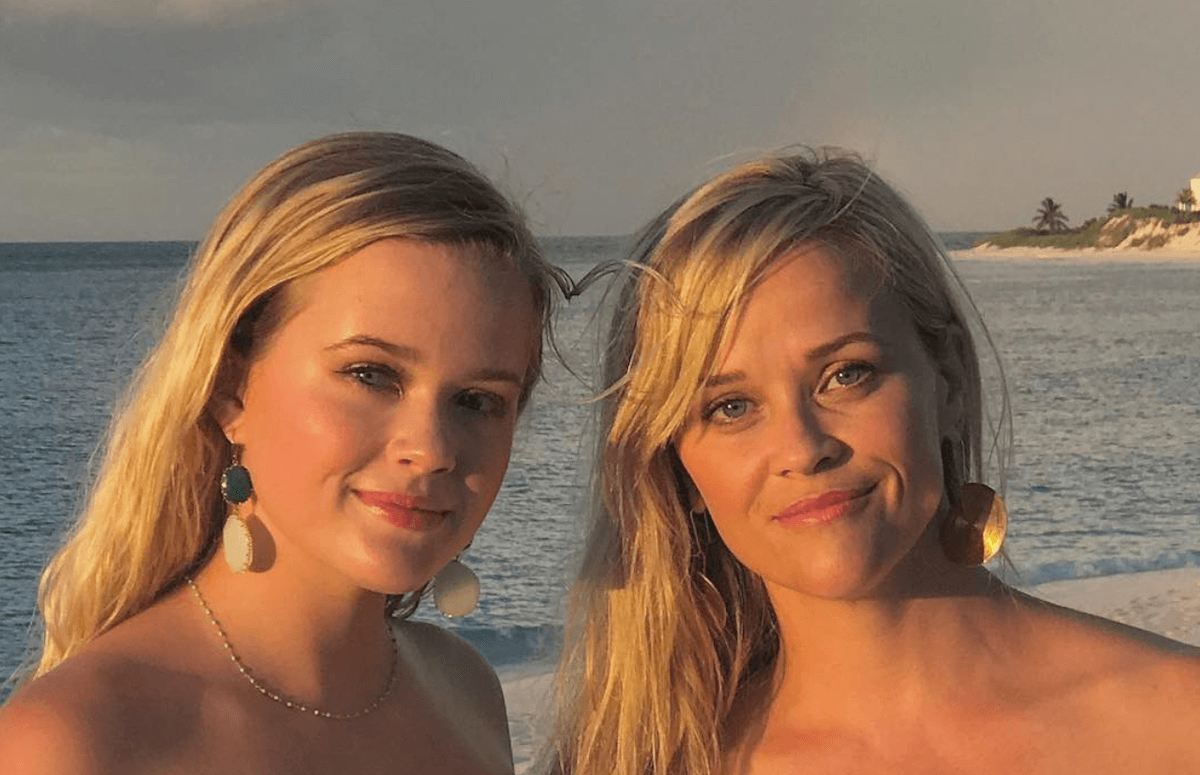 Ava Phillippe, la figlia di Reese Witherspoon fa coming out come pansessuale: “Sono attratta dalle persone”