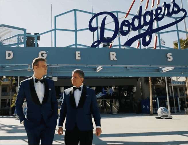 Erik Braverman, dirigente dei Dodgers sposa il fidanzato dentro lo stadio di baseball. Il video è virale - Erik Braverman dirigente dei Dodgers sposa il fidanzato dentro lo stadio di baseball 3 1 - Gay.it