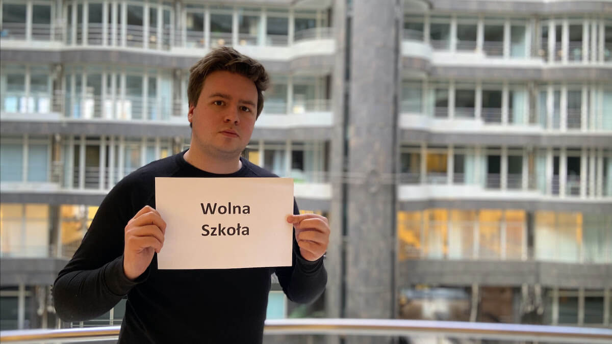 Polonia, al voto una legge contro la "propaganda LGBTQ+" nelle scuole - Forbidden Colors - Gay.it